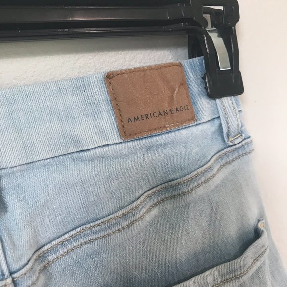 AMERICAN EAGLE Light Wash Curvy Hi Rise Shortie 0 - Picture 3 of 6